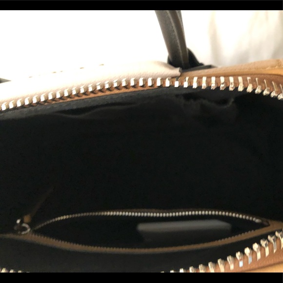 Authentic givenchy antigona tri color - Picture 8 of 8